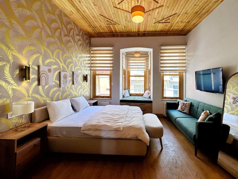 Refurbished Triplex In Taksim Villa Istanbul Exterior photo